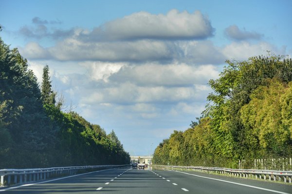 Mastering Fuel Efficiency: Top Driving Techniques for UK Motorways